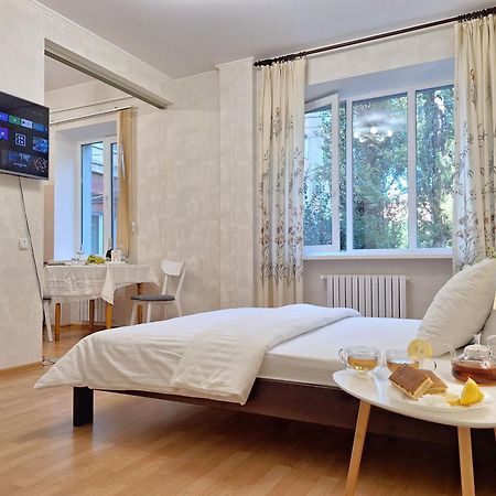 Однокімна Квартира Біля Каштанової Алеї У Центрі Полтави Мережа Alexapartments Документи Для Відряджень Безконтатне Заселення 24-7 Poltava Exterior photo